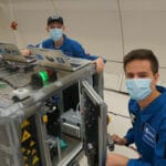 Arbeiten am Drucker während des Fluges (Quelle: ESA)