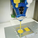 Dispensing of a TIM with a preeflow microdispenser