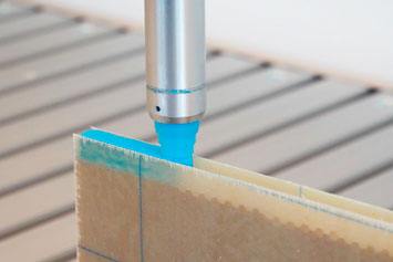 Automated edge filling of a 2-component Huntsman material with the ViscoTec dispenser vipro-DUOMIX Automated edge filling of a 2-component Huntsman material with the ViscoTec dispenser vipro-DUOMIX