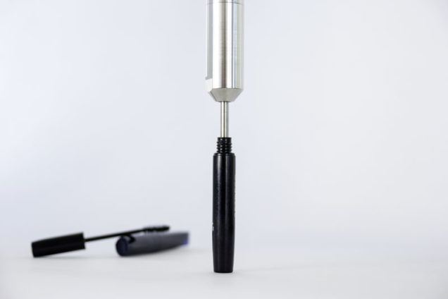 Abfüllung von Mascara in kleine Applikatoren mit dem ViscoTec Hygienic Dispenser