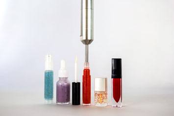 Filling examples from the cosmetics industry with the ViscoTec VHD Dispenser.