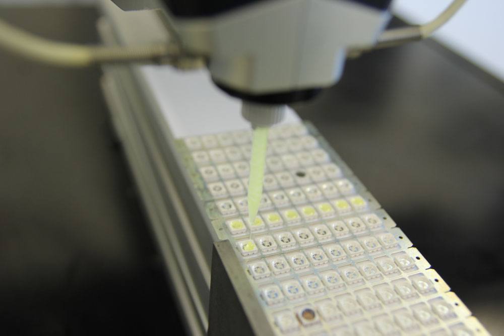 LED Verguss bzw. Verkapselung mit ViscoTec Dosiertechnologie